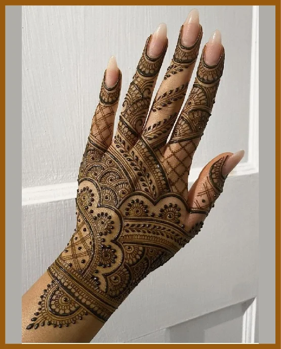 Stylish Back Hand Design Featuring Curved Chains Stylish Back Hand Mehndi Design